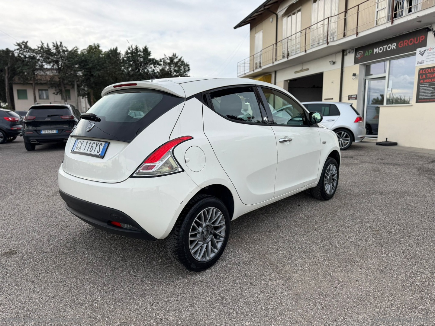 Ypsilon 0.9 T.Air 85CV 5p. Met.Ec. Gold - immagine 3