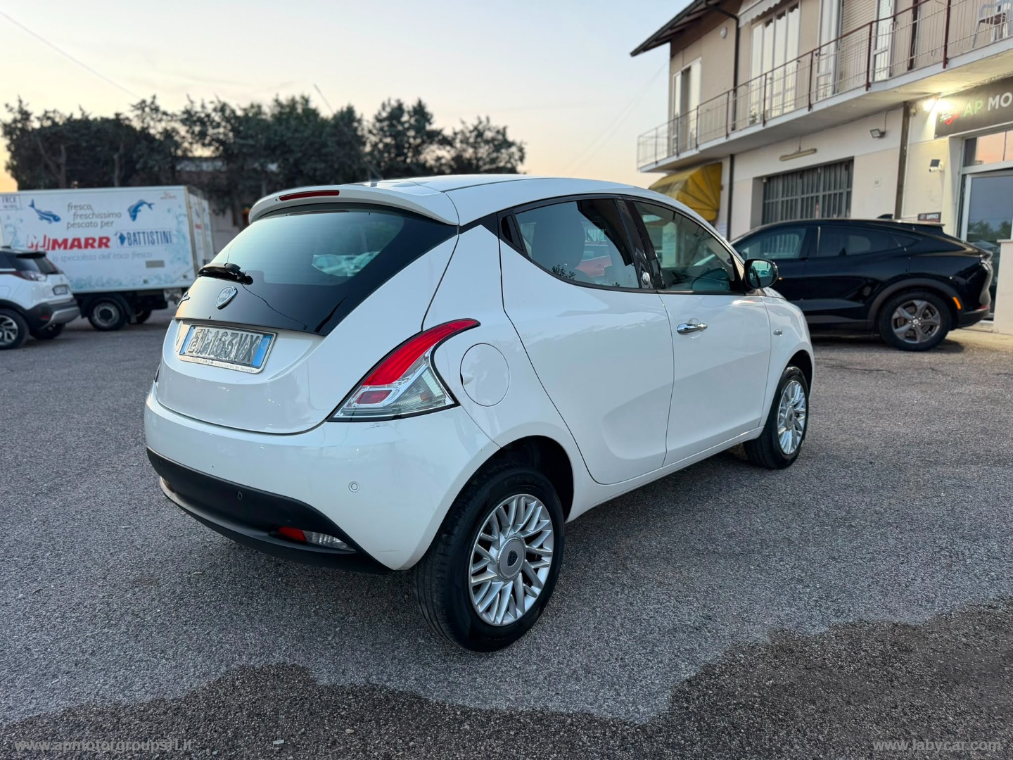 Ypsilon 0.9 T.Air 85CV 5p. Met.Ec. Gold - immagine 3