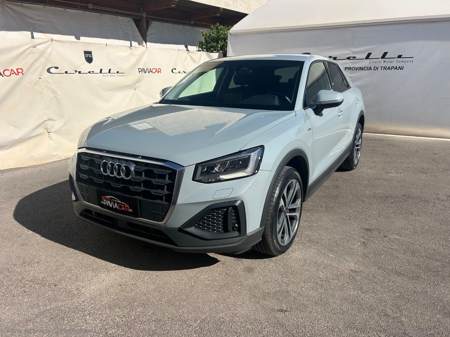 Q2 30 TDI S tronic Identity Black - immagine 3