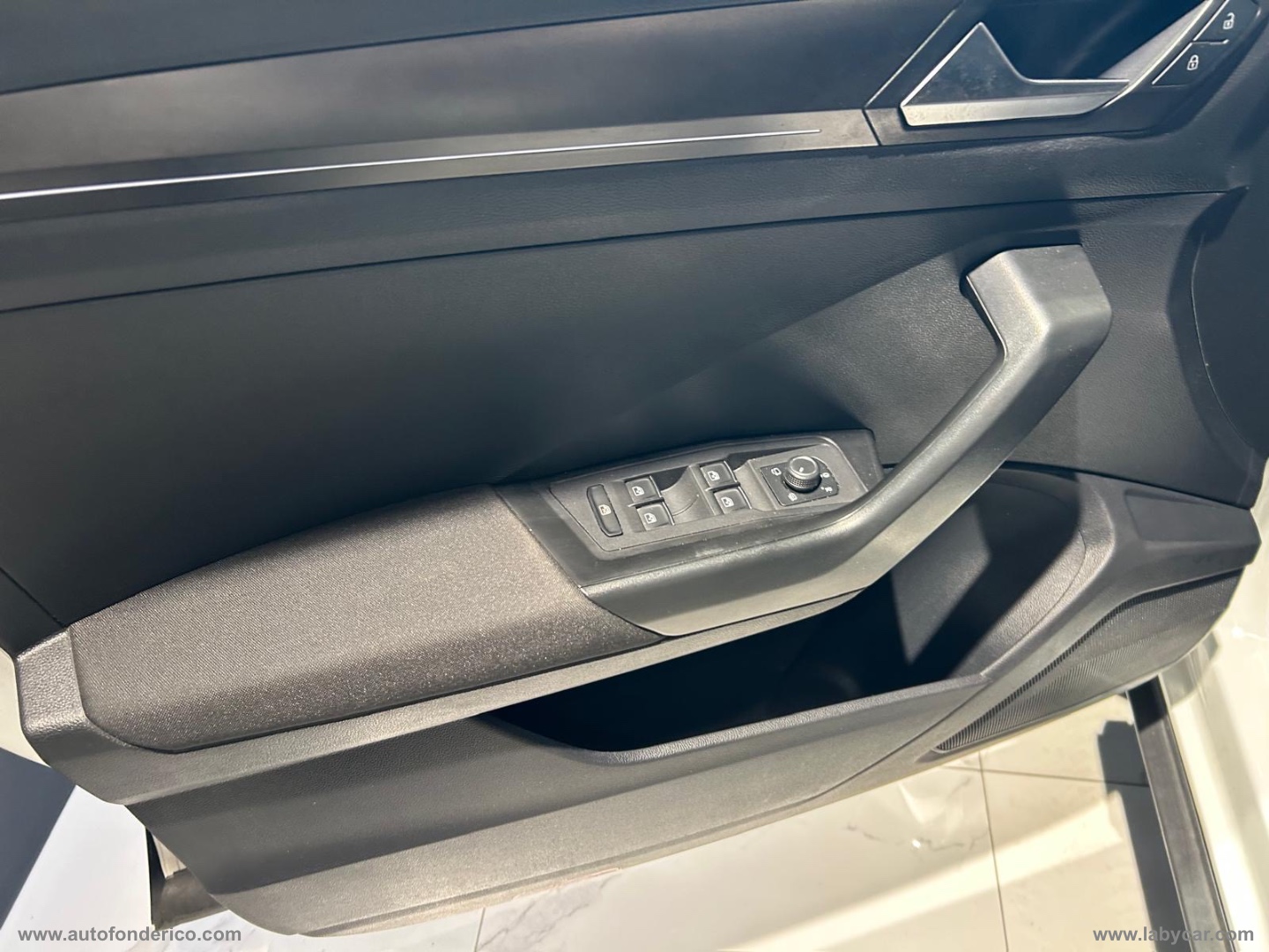 T-Roc 1.6 TDI SCR Style BlueMotion Tech. - immagine 3