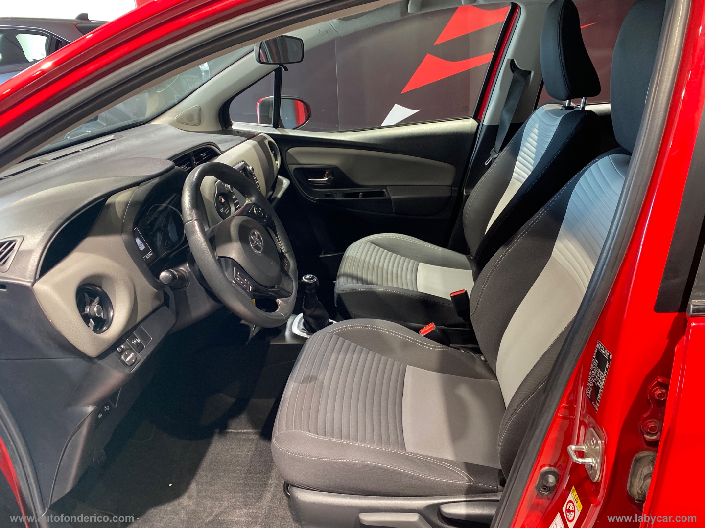 Yaris 1.0 72 CV 5p. Lounge - immagine 3