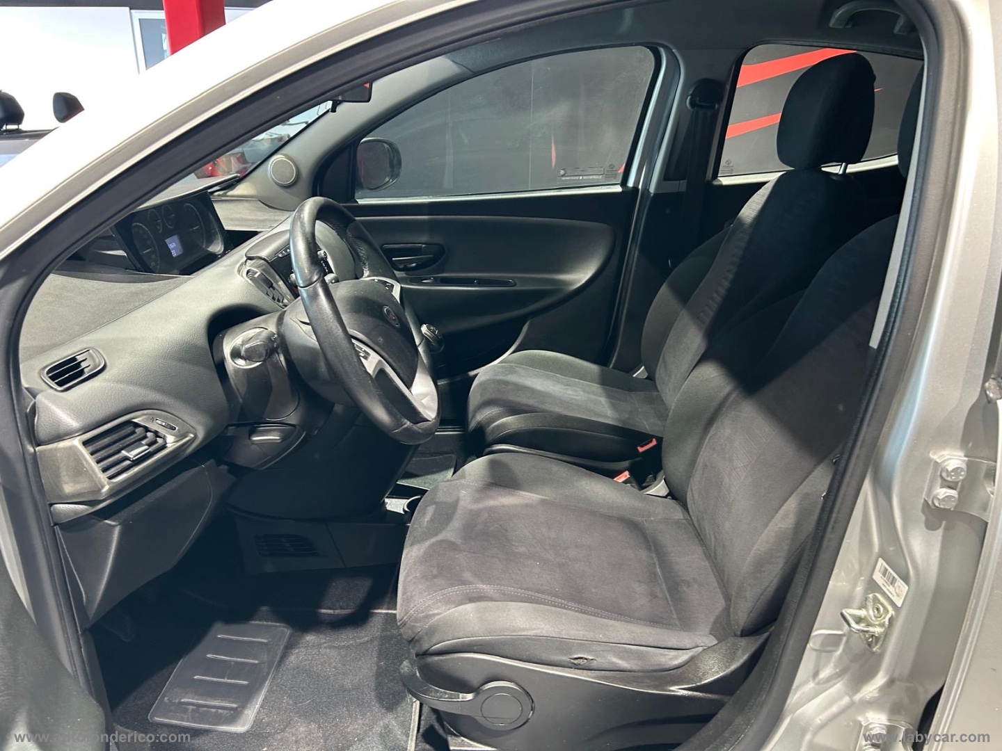 Ypsilon 0.9 T.Air 85CV METANO 5p. Gold - immagine 3