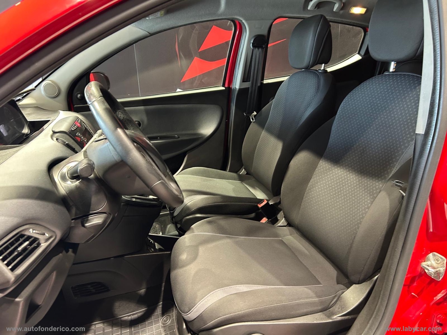 Ypsilon 1.2 69 CV 5p. GPL Ecochic Gold - immagine 3