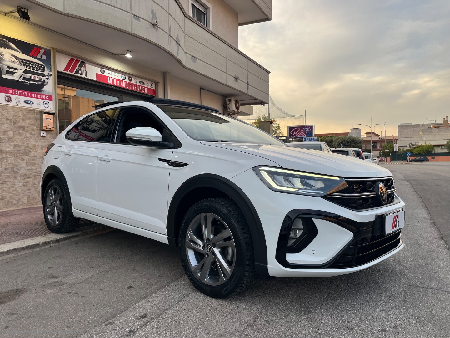 Taigo 1.0 TSI 110 CV DSG R-Line -TETTO - immagine 3