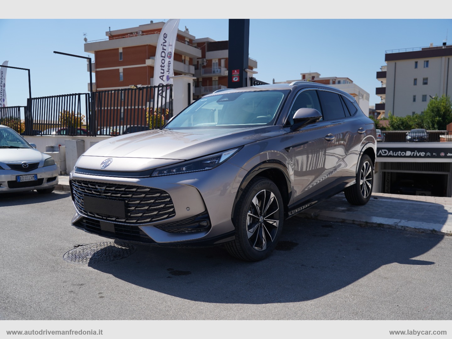 HS 1.5 PHEV Luxury - immagine 3