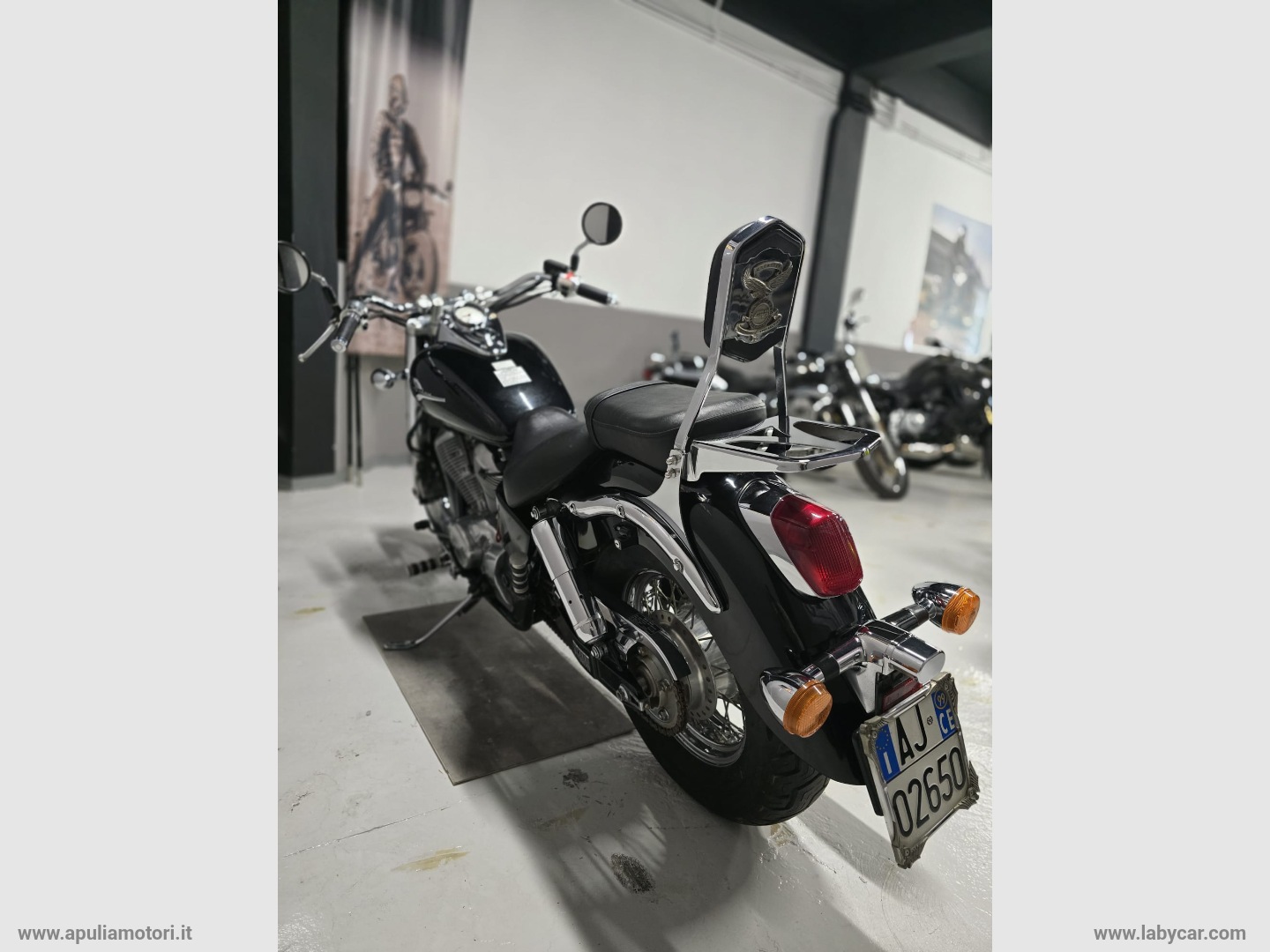SHADOW 750 - immagine 3