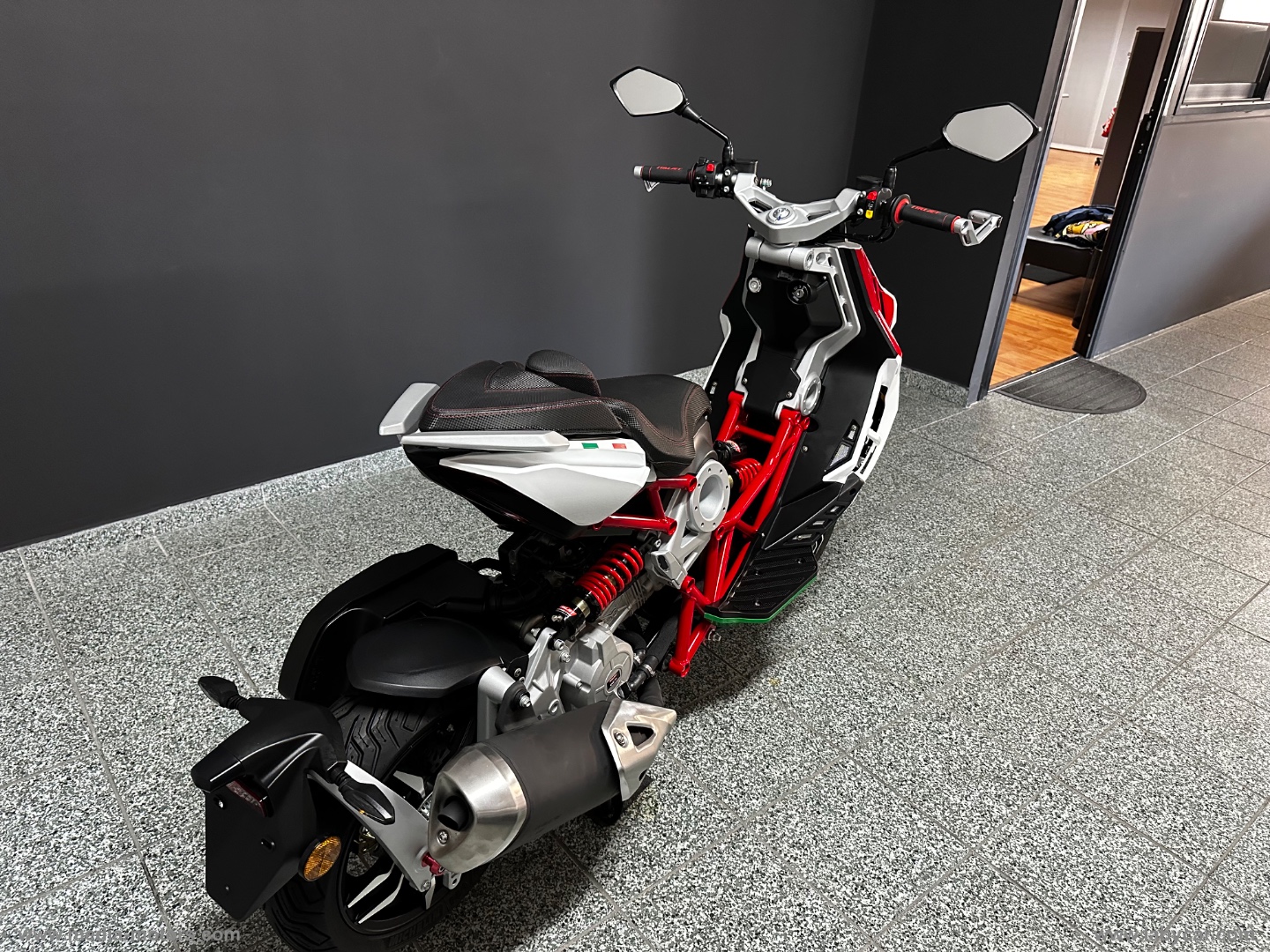DRAGSTER 125 TRICOLORE - immagine 3