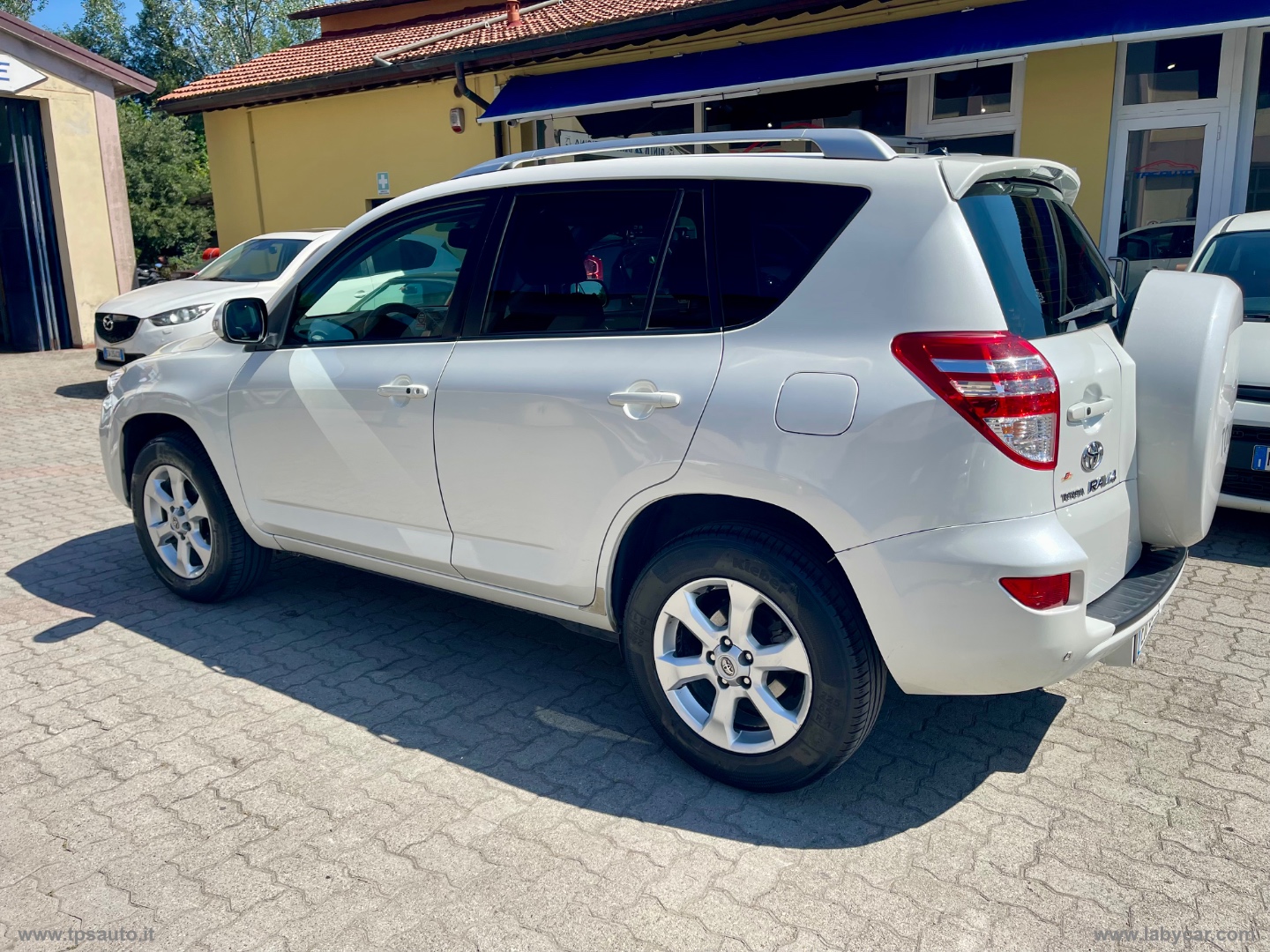 RAV4 Crossover 2.2 D-4D 150 CV Exclusive - immagine 3