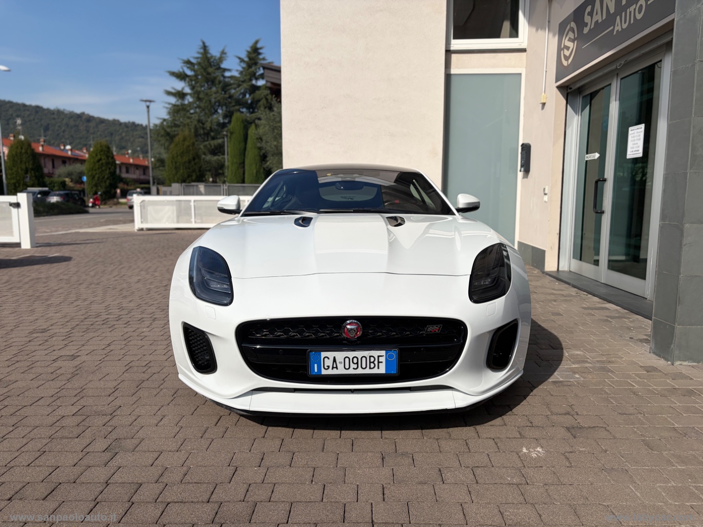 F-Type 2.0 aut. Coupé Chequered Flag - immagine 3