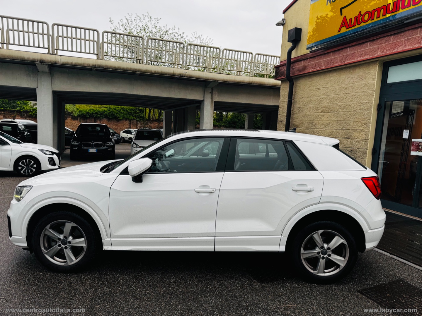 Q2 35 TDI S tronic Identity Black - immagine 3