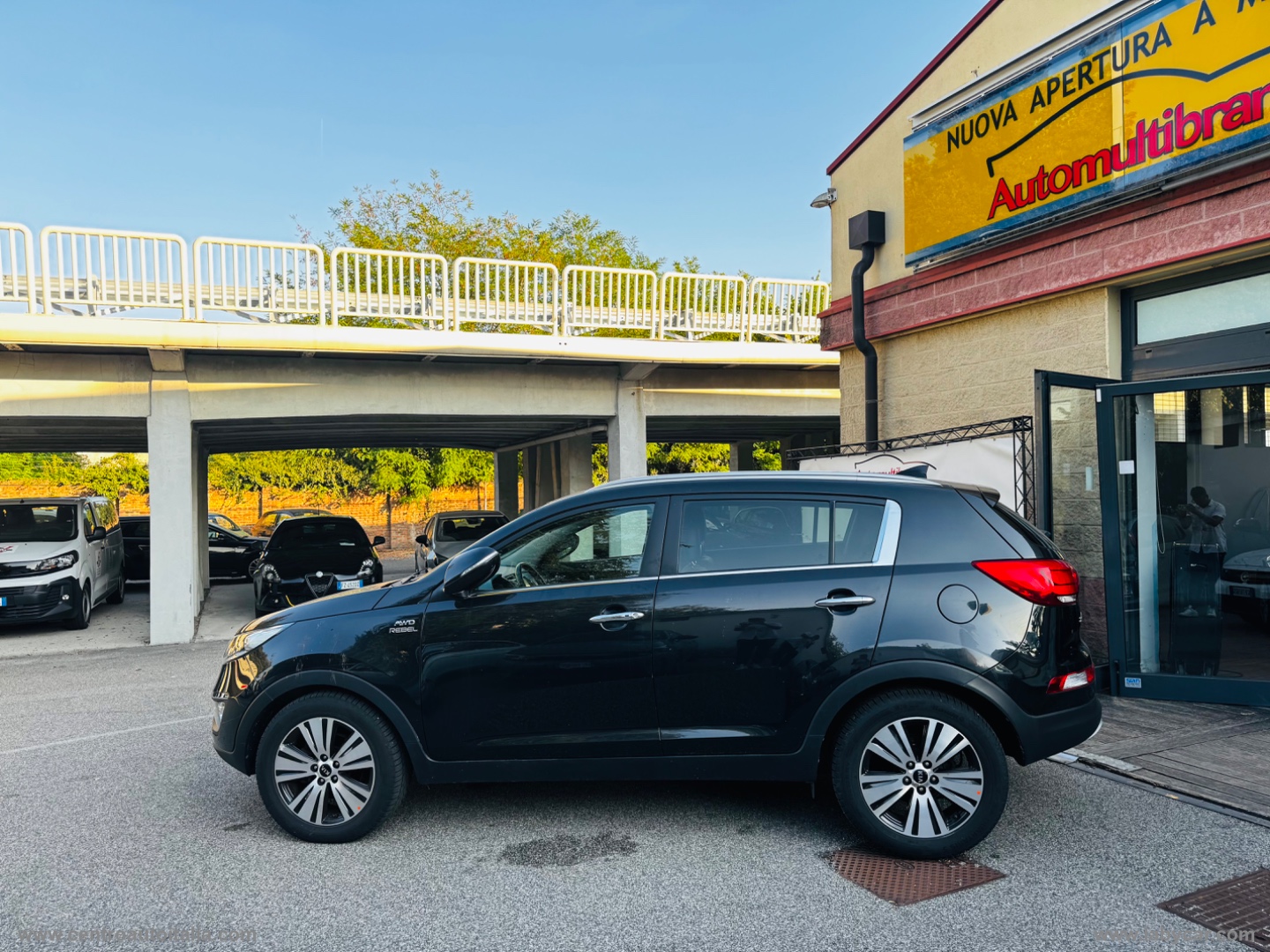 Sportage 2.0 CRDI AWD Pure Rebel - immagine 3