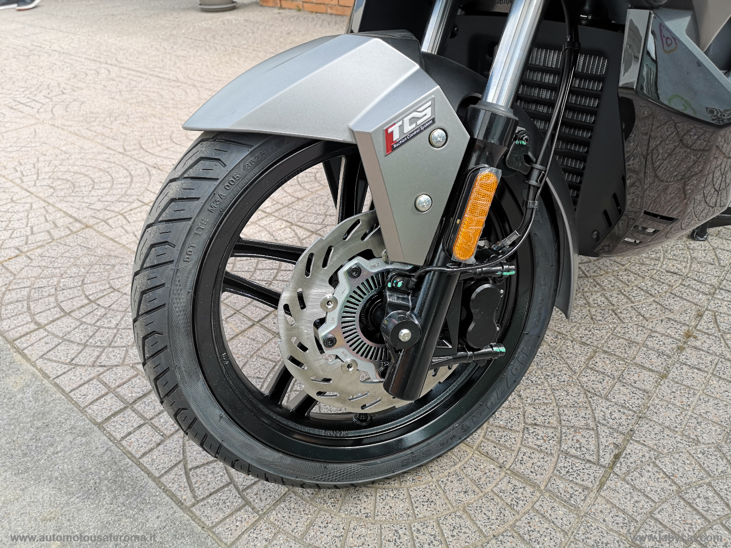 Joyride 300 E5+ RATE AUTO MOTO SCOOTER - immagine 3