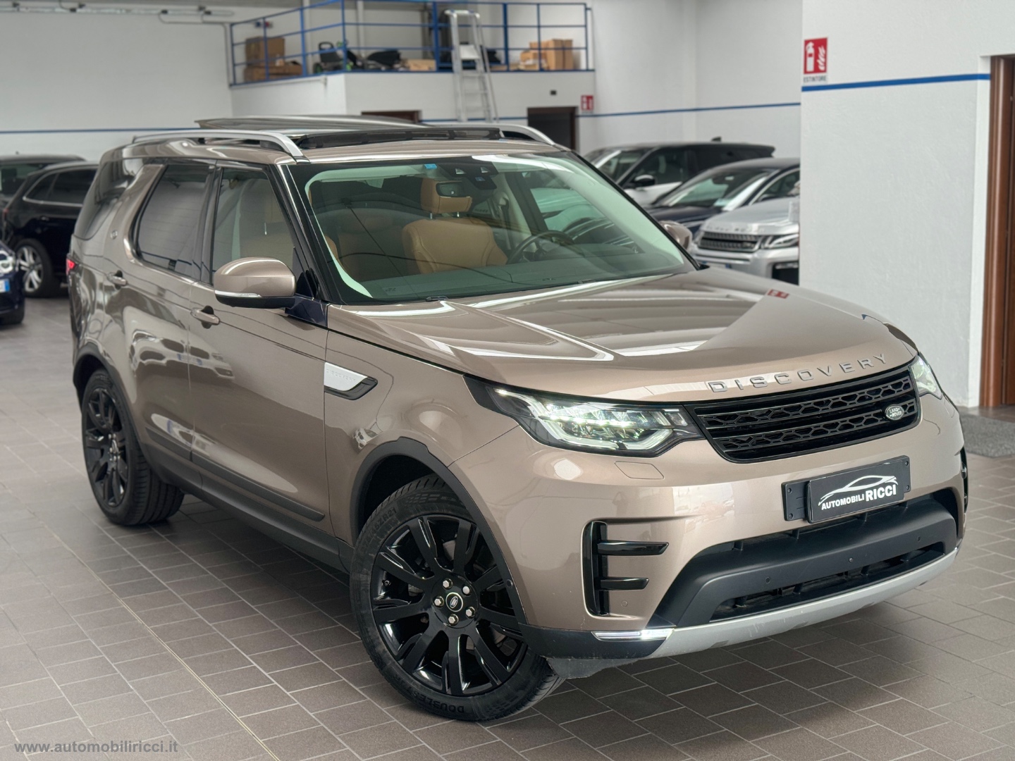 Discovery 2.0 SD4 240 CV HSE Luxury 7 POSTI - immagine 3