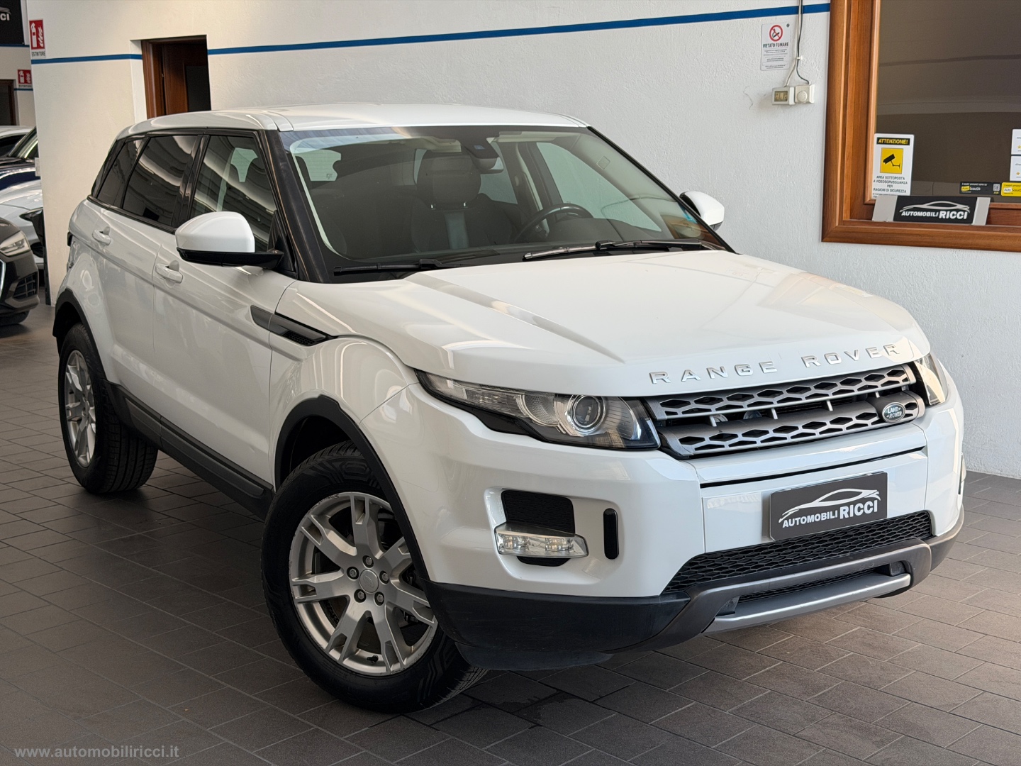 RR Evoque 2.2 TD4 5p. Prestige - immagine 3