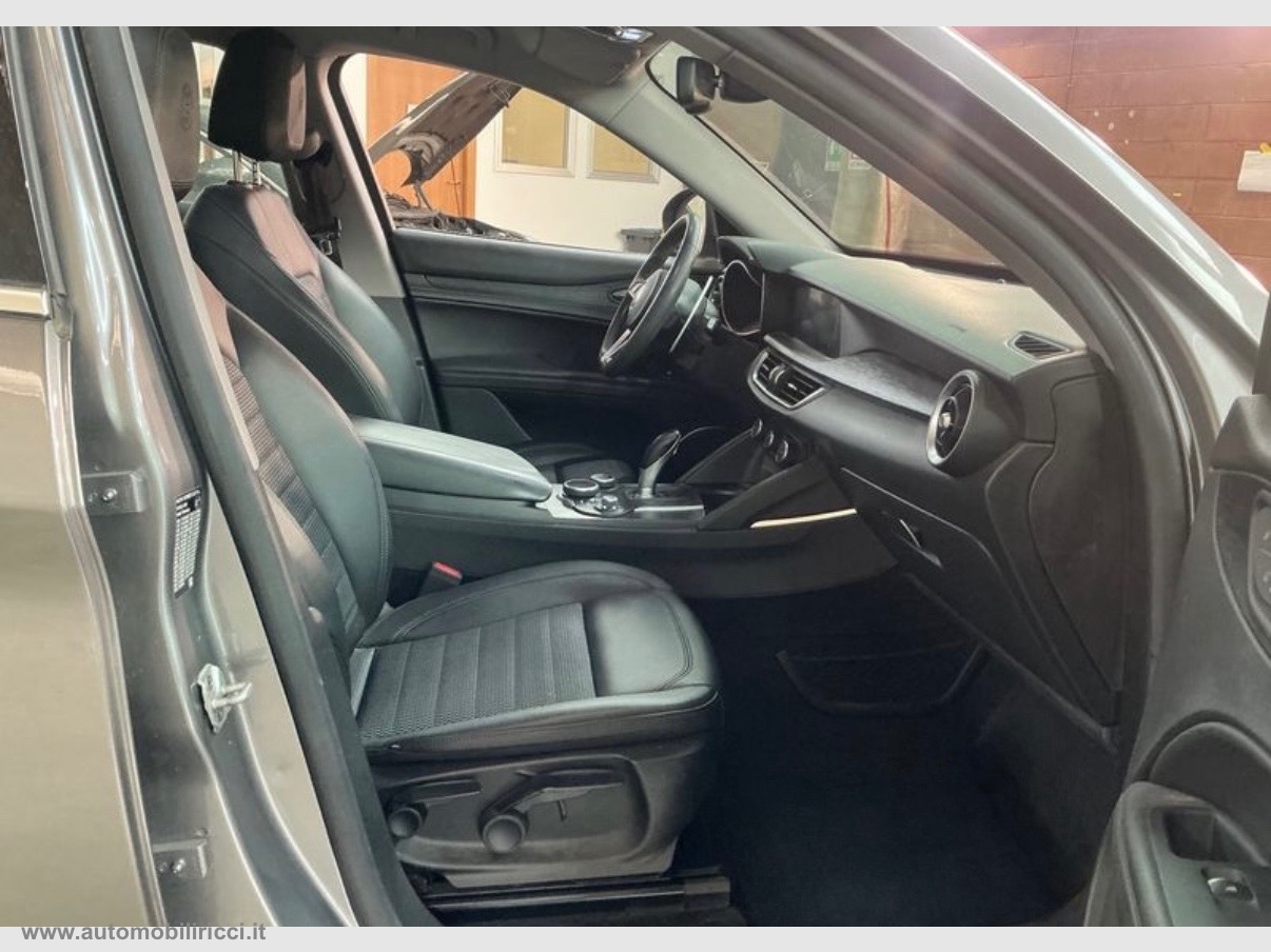 Stelvio 2.2 T.diesel 210 CV AT8 Q4 Super - immagine 3