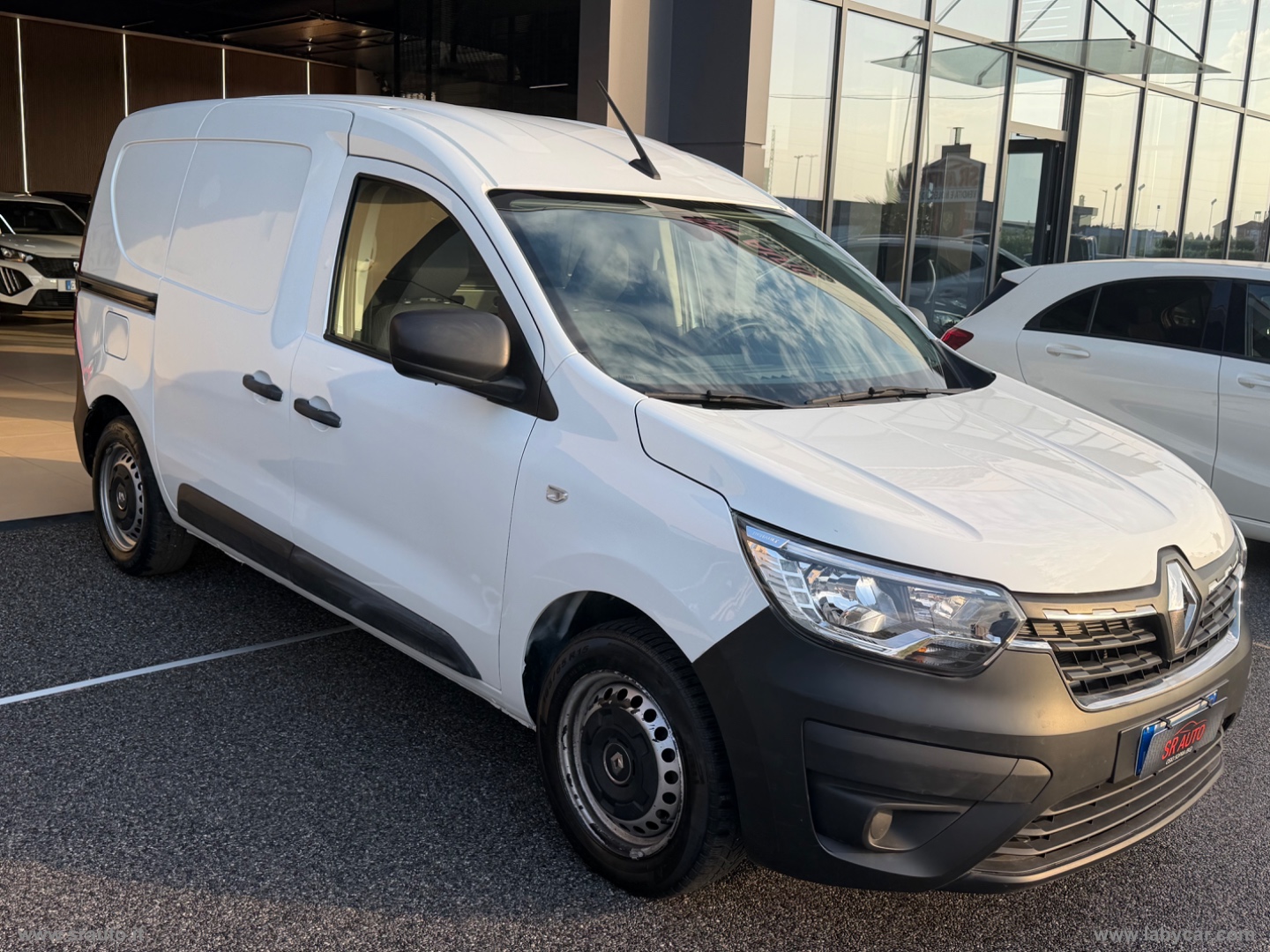 Express 1.4 Blue dCi 75 Van - immagine 3