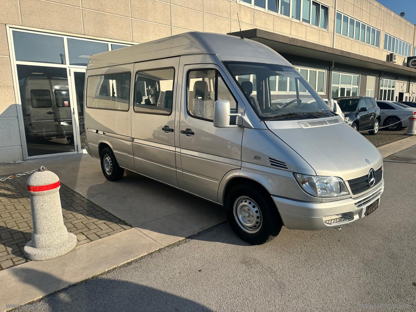 Sprinter K35/28 208 CDI Kombi 9 POSTI TRASPORTO DISABILI - immagine 3