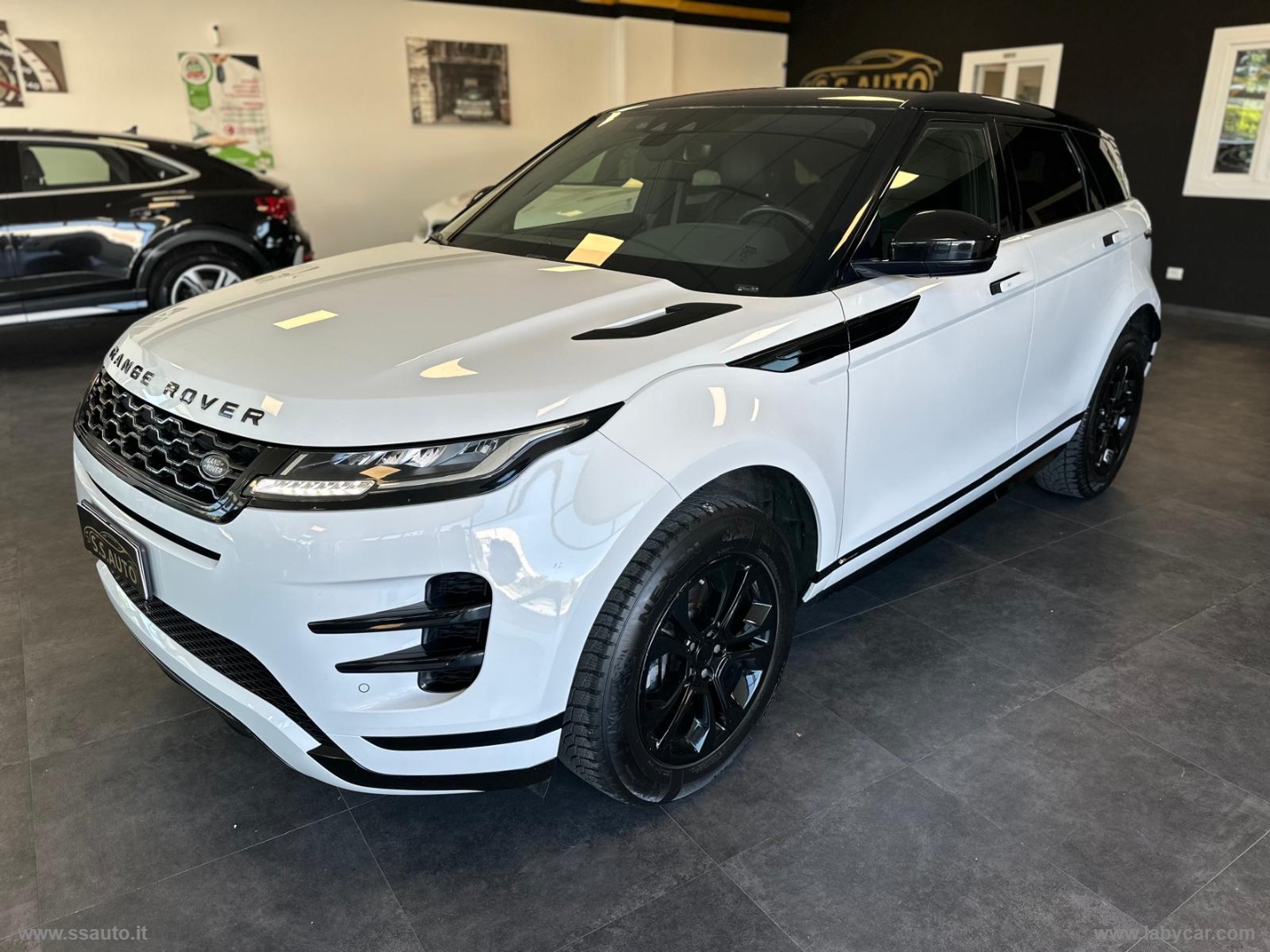 RR Evoque 2.0D L.Flw 150 AWD R-Dyn.HSE TAGLIANDI CERTIFICATI!! - immagine 3