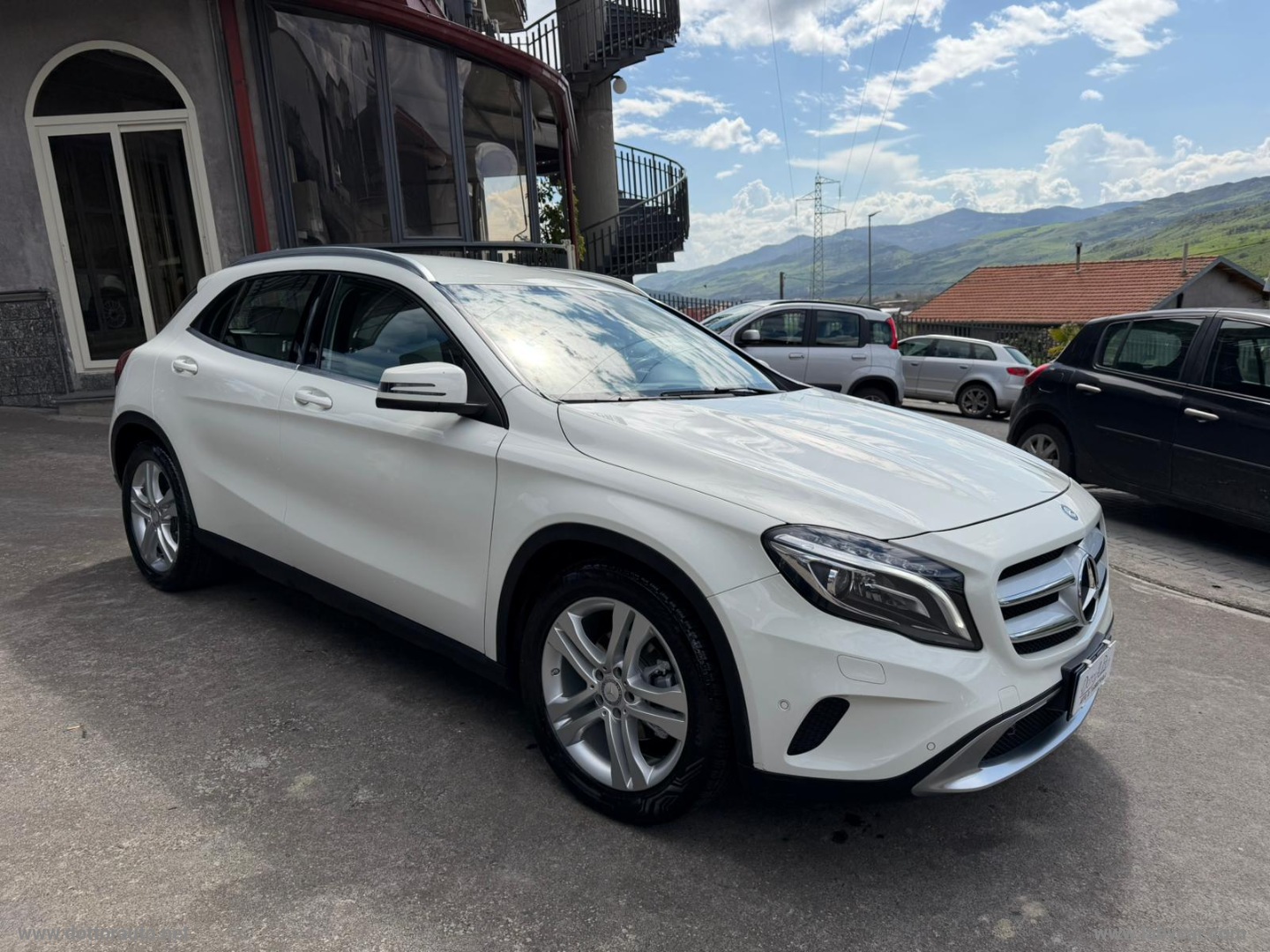 GLA 200 d Automatic 4Matic Premium - immagine 3