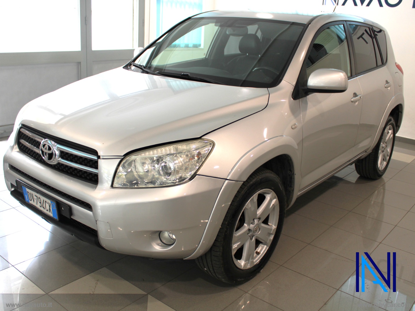 RAV4 2.2 D-4D 177 CV Luxury - immagine 3