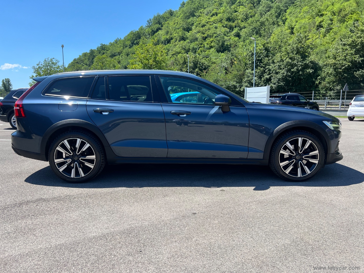 V60 Cross Country D4 AWD Geartronic Pro - immagine 4
