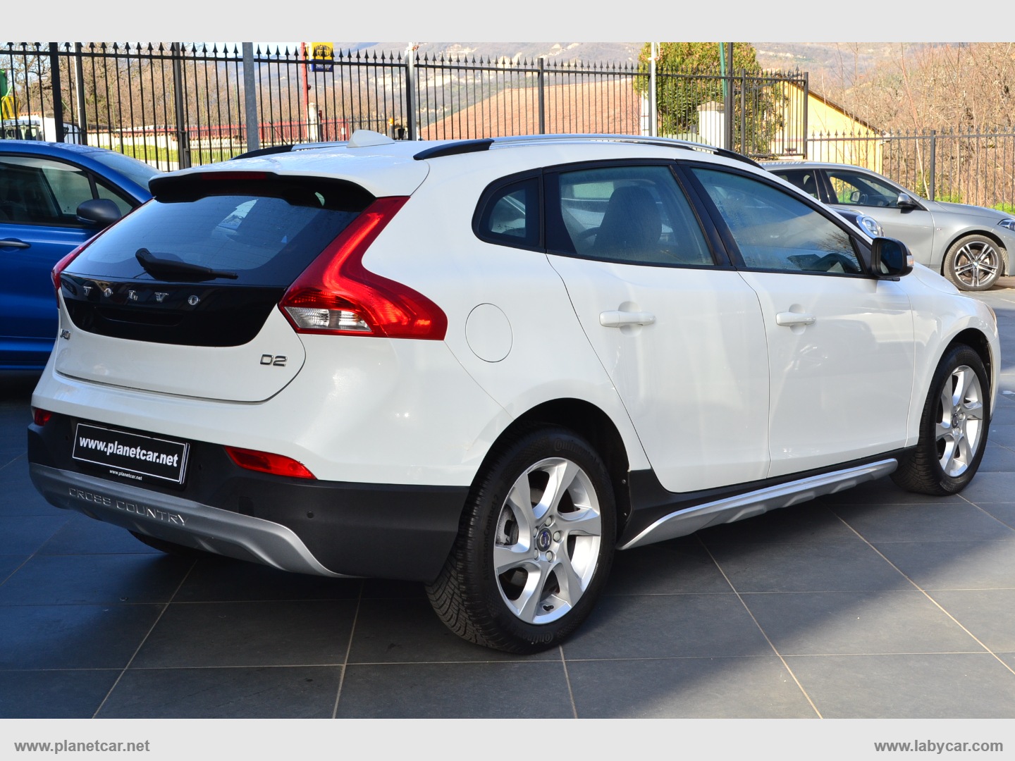 V40 Cross Country D2 Momentum - immagine 4