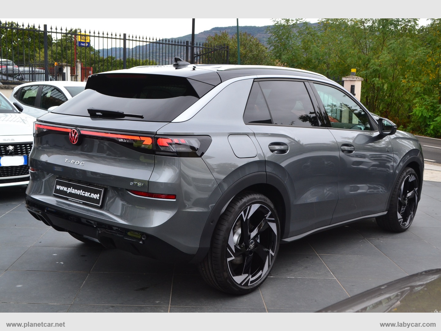 T-Roc 1.5 eTSI ACT 150 CV DSG R-Line - immagine 4
