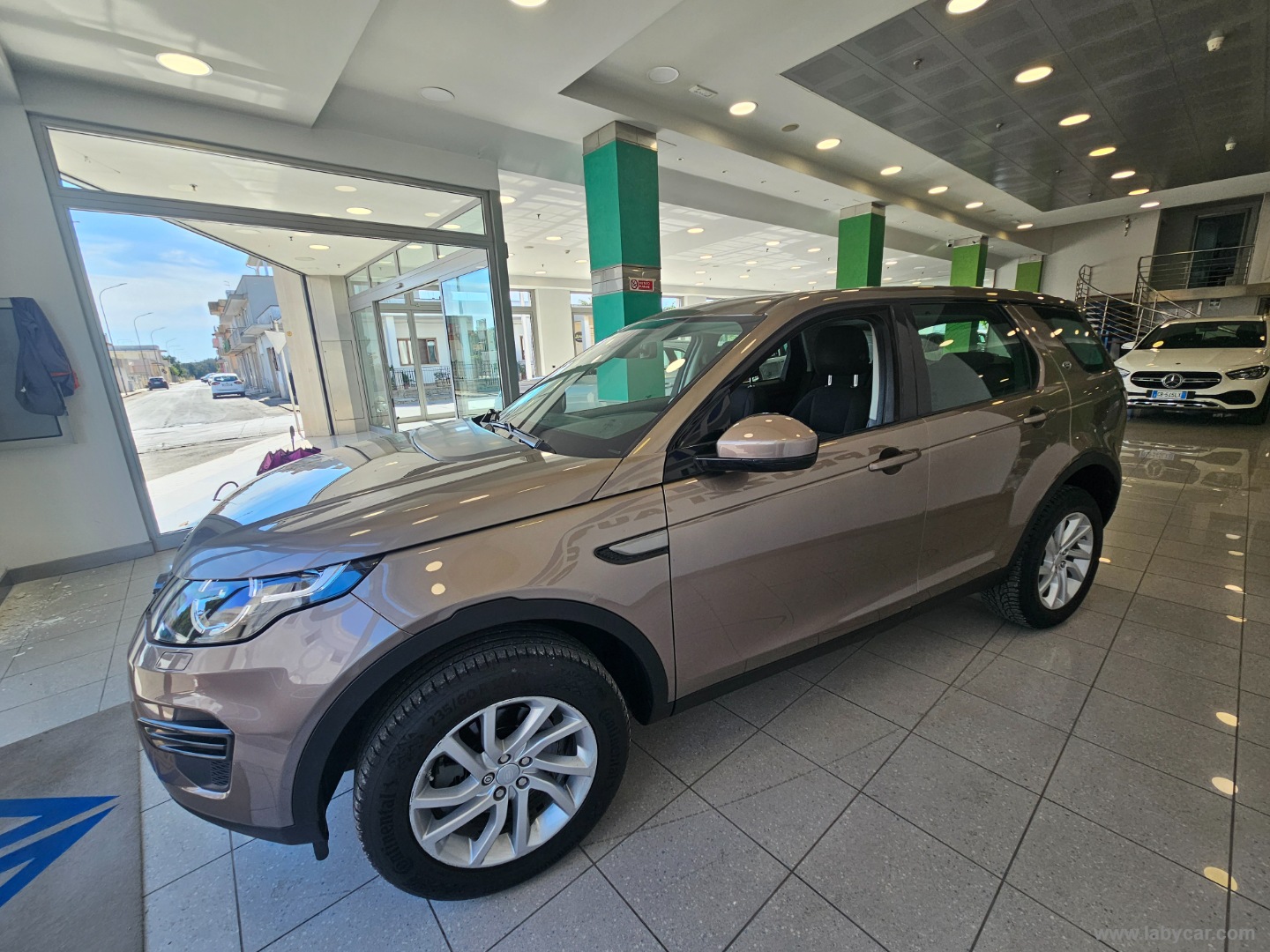 Discovery Sport 2.0 TD4 180 CV SE - immagine 4