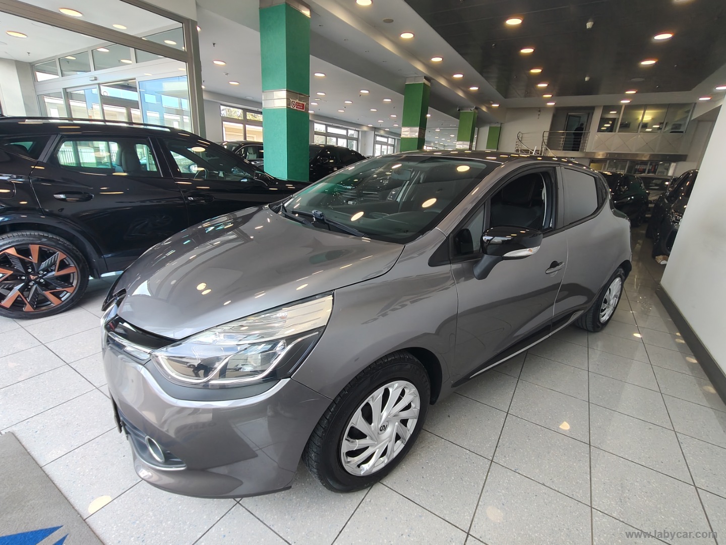 Clio 1.2 75 CV 5p. Costume National - immagine 4