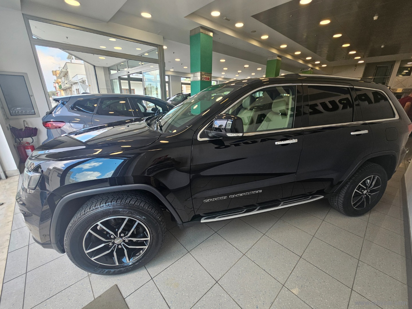 Gr. Cherokee 3.0 V6 CRD 250 MJT II Lim. - immagine 4