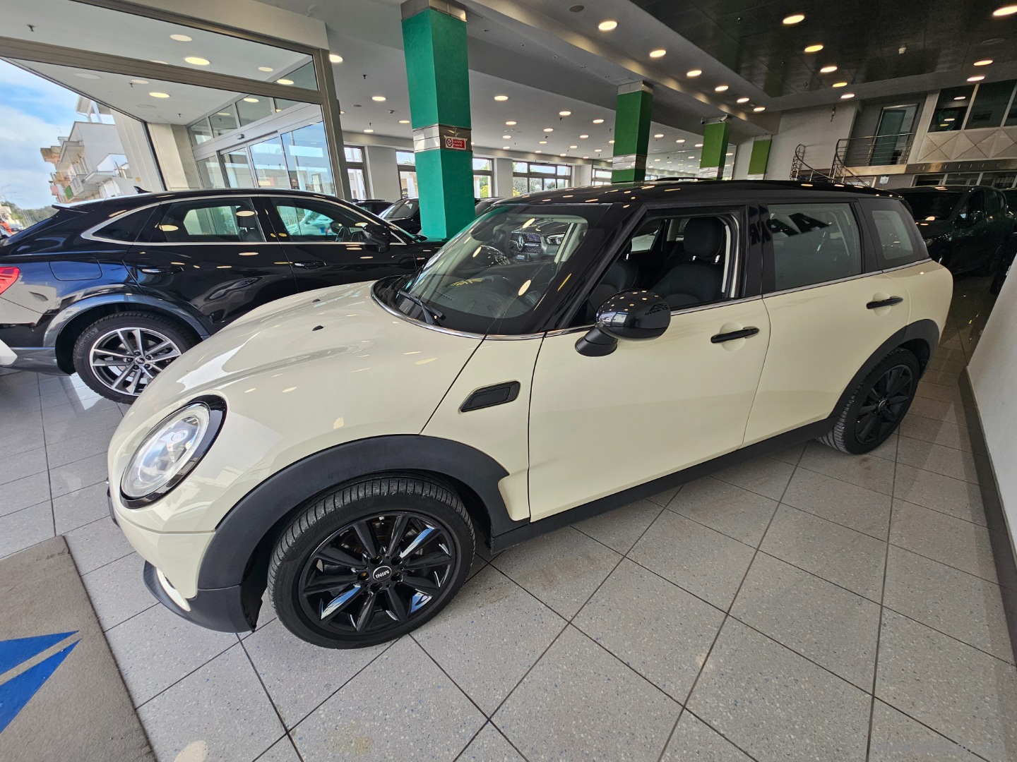 Mini Cooper D Business Clubman Aut. - immagine 4