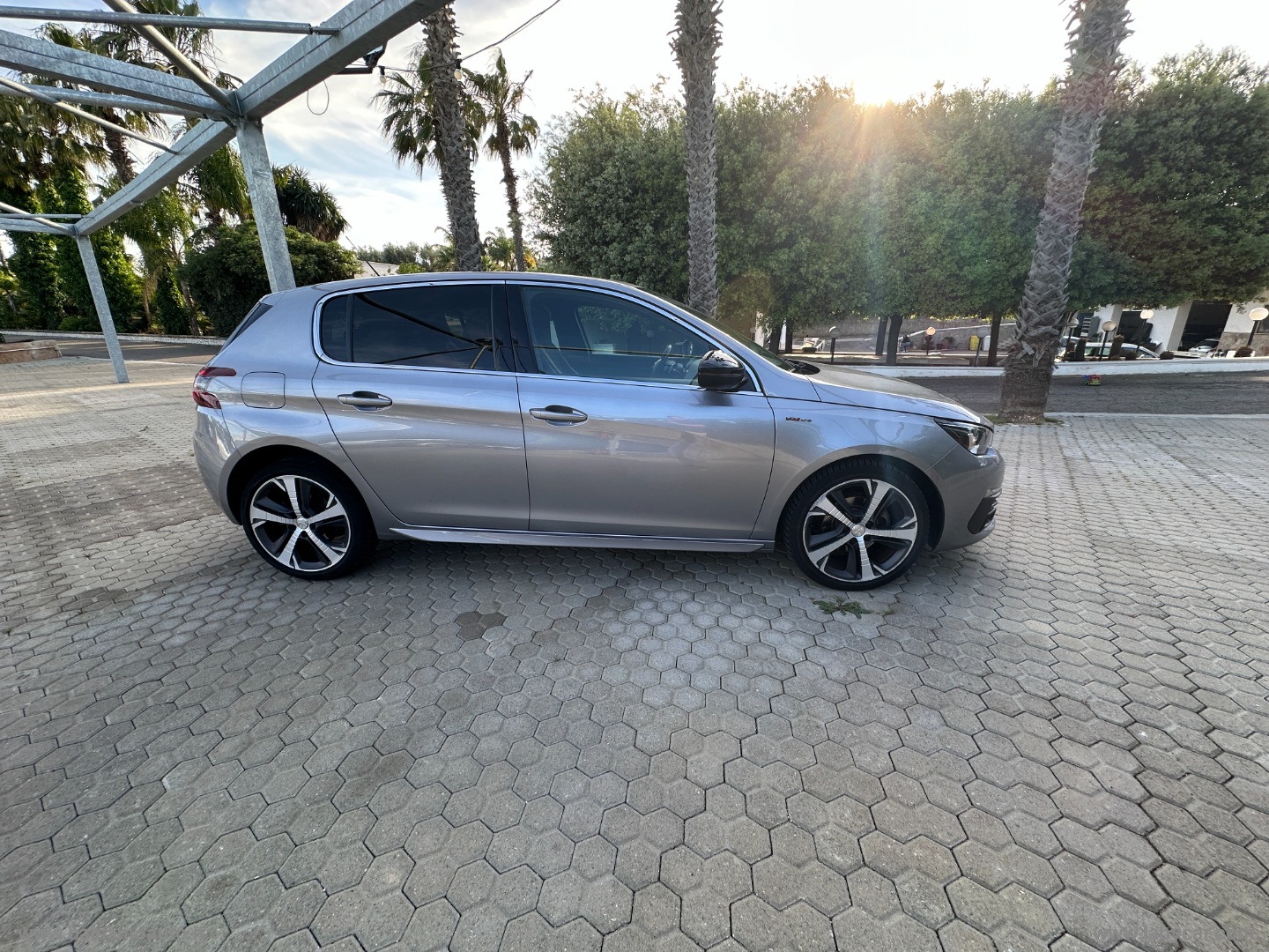 308 BlueHDi 130 S&S EAT8 GT Line - immagine 4