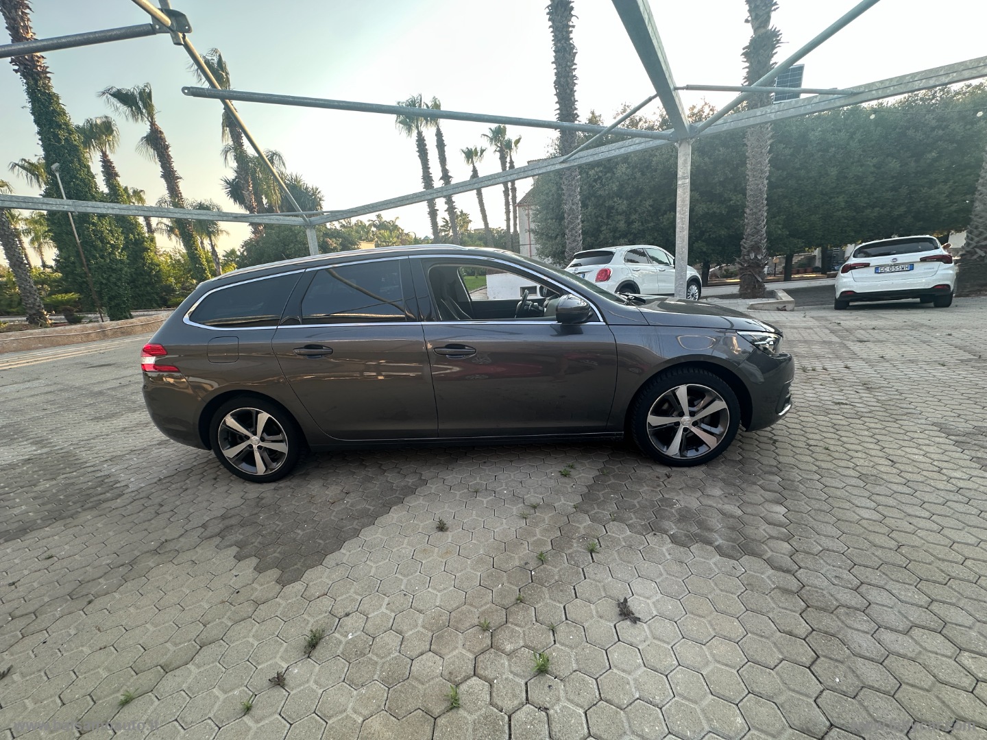 308 BlueHDi 130 S&S EAT8 SW Allure - immagine 4