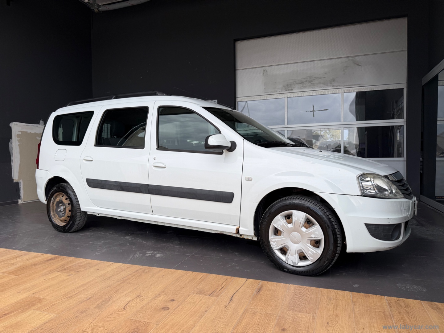 Logan MCV 1.5 dCi 90 CV 5p.ti Blackline - immagine 4