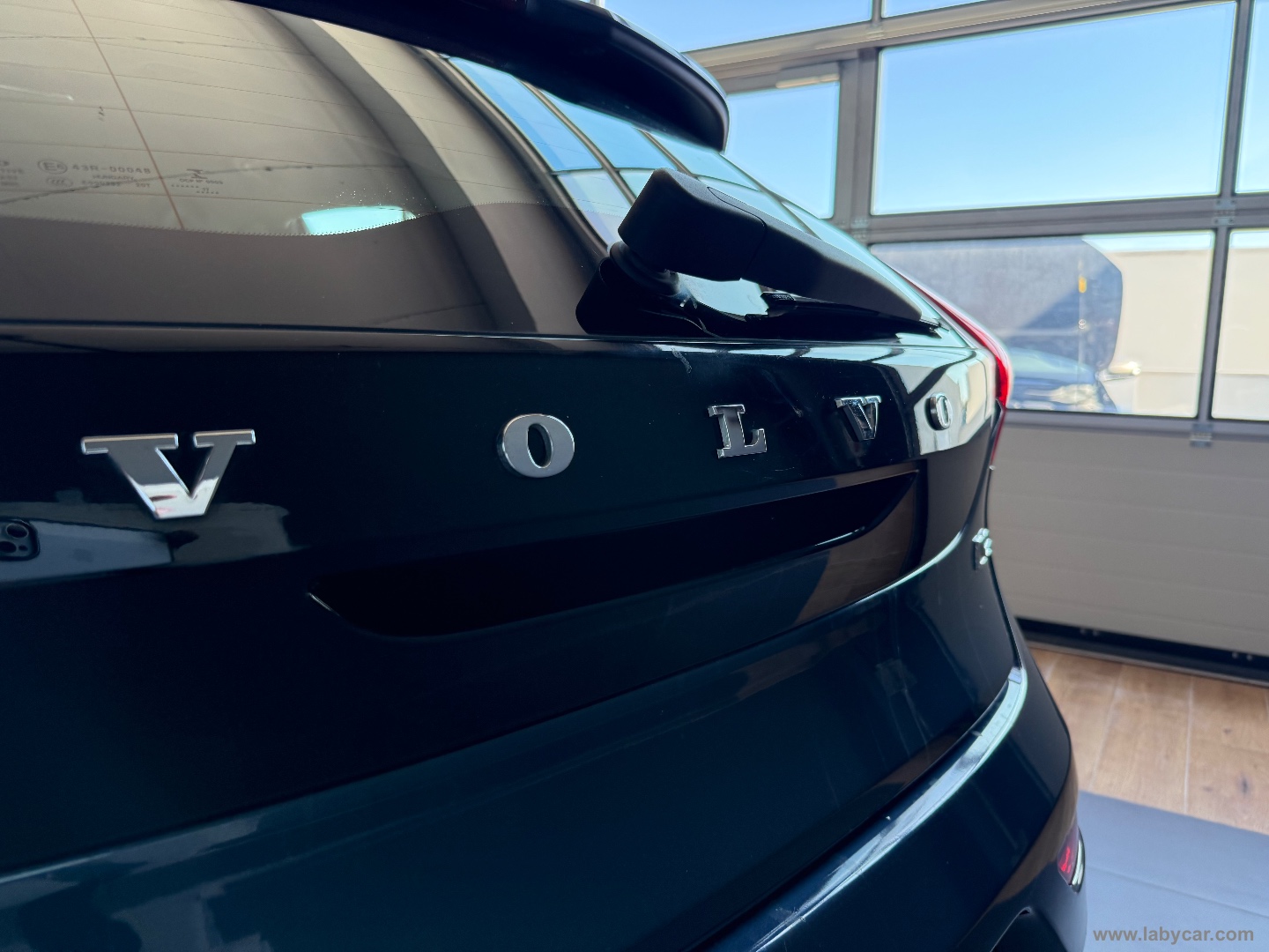 V40 D2 Momentum N1 GANCIO TRAINO - immagine 4