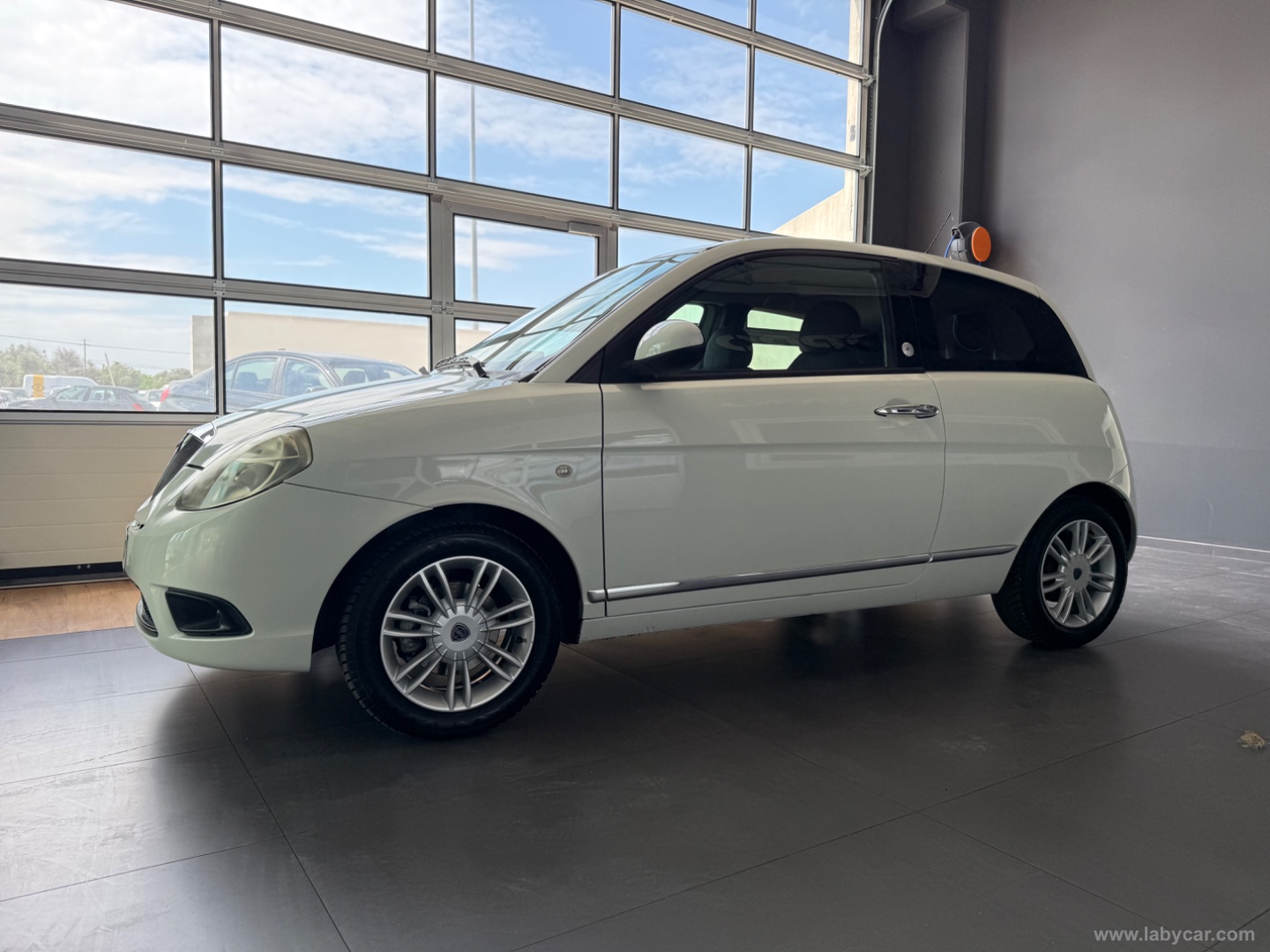 Ypsilon 1.4 Argento Ecochic GPL - immagine 4