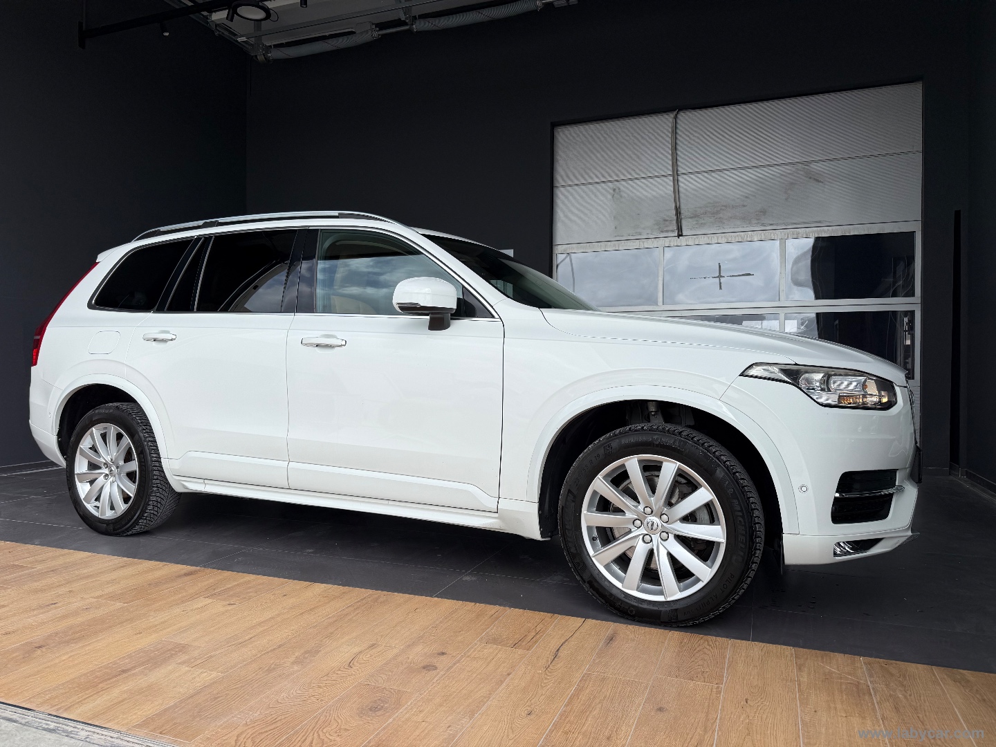 XC90 D5 AWD Geartronic 7 posti Momentum - immagine 4