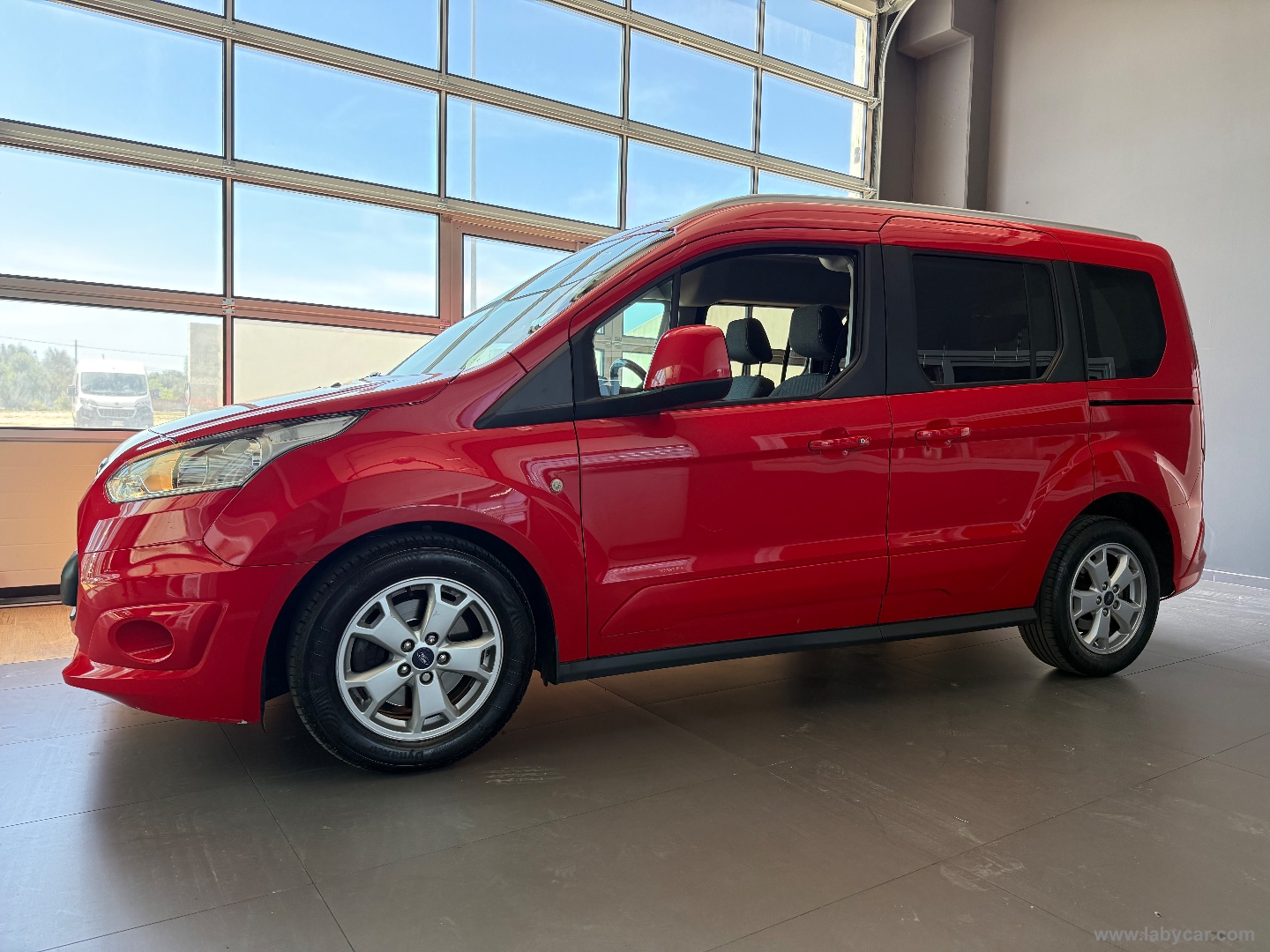 Tourneo Connect 1.5 TDCi 120 CV Plus - immagine 4
