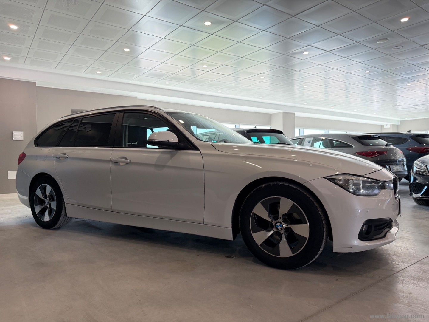 320d Efficient Dynamics Touring - immagine 4