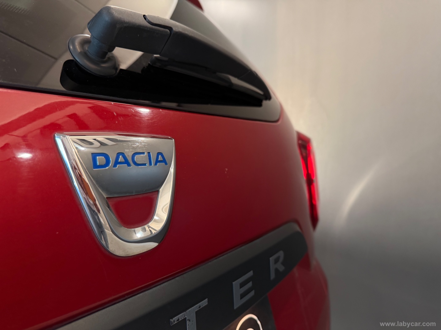 Duster 1.0 TCe 100CV ECO-G 4x2 Essential - immagine 4