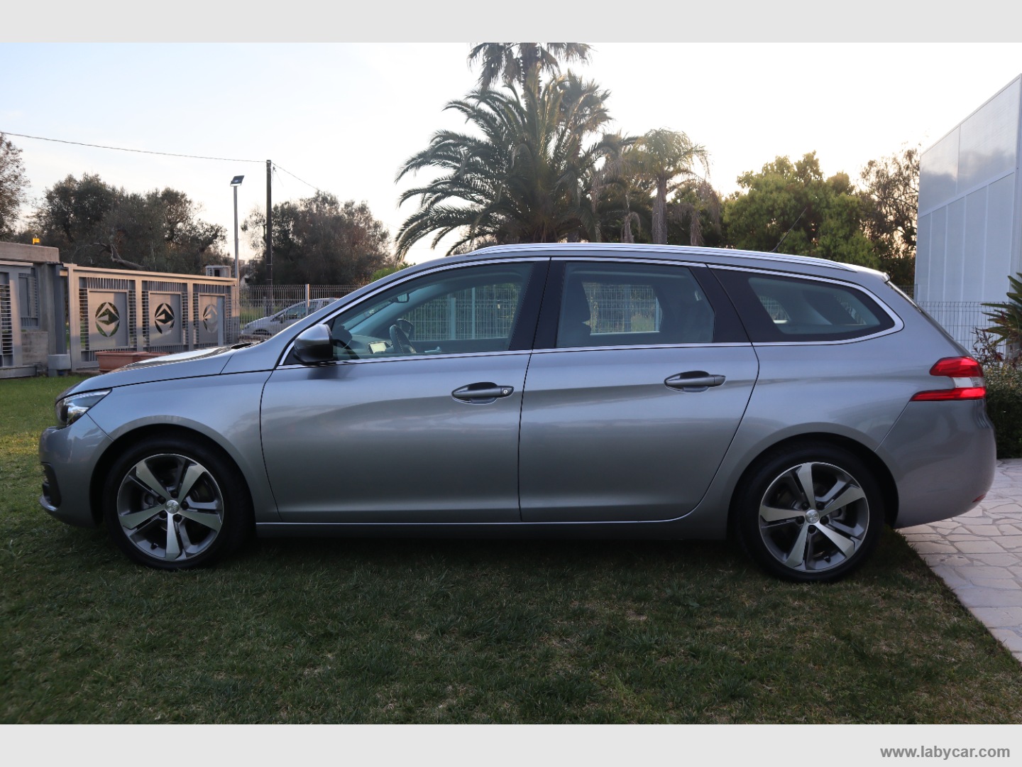 308 BlueHDi 130 S&S SW Allure - immagine 4