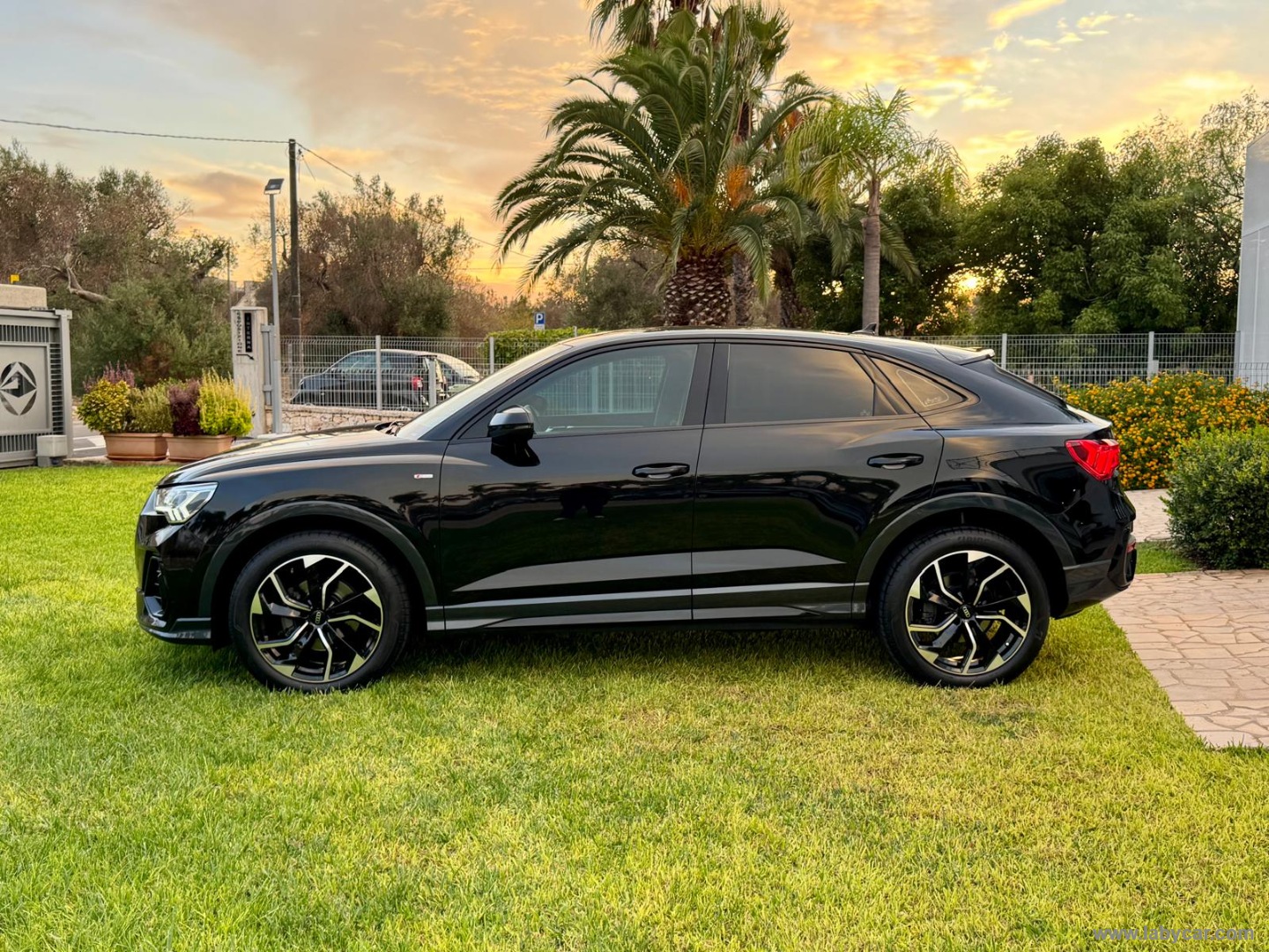 Q3 SPB 35 TDI S tronic S line edition IDENTITY BLACK - immagine 4