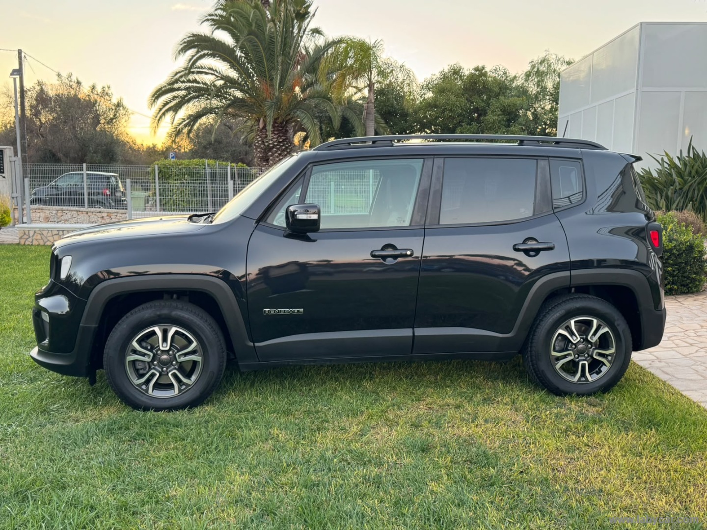 Renegade 1.6 Mjt 120CV Limited - immagine 4