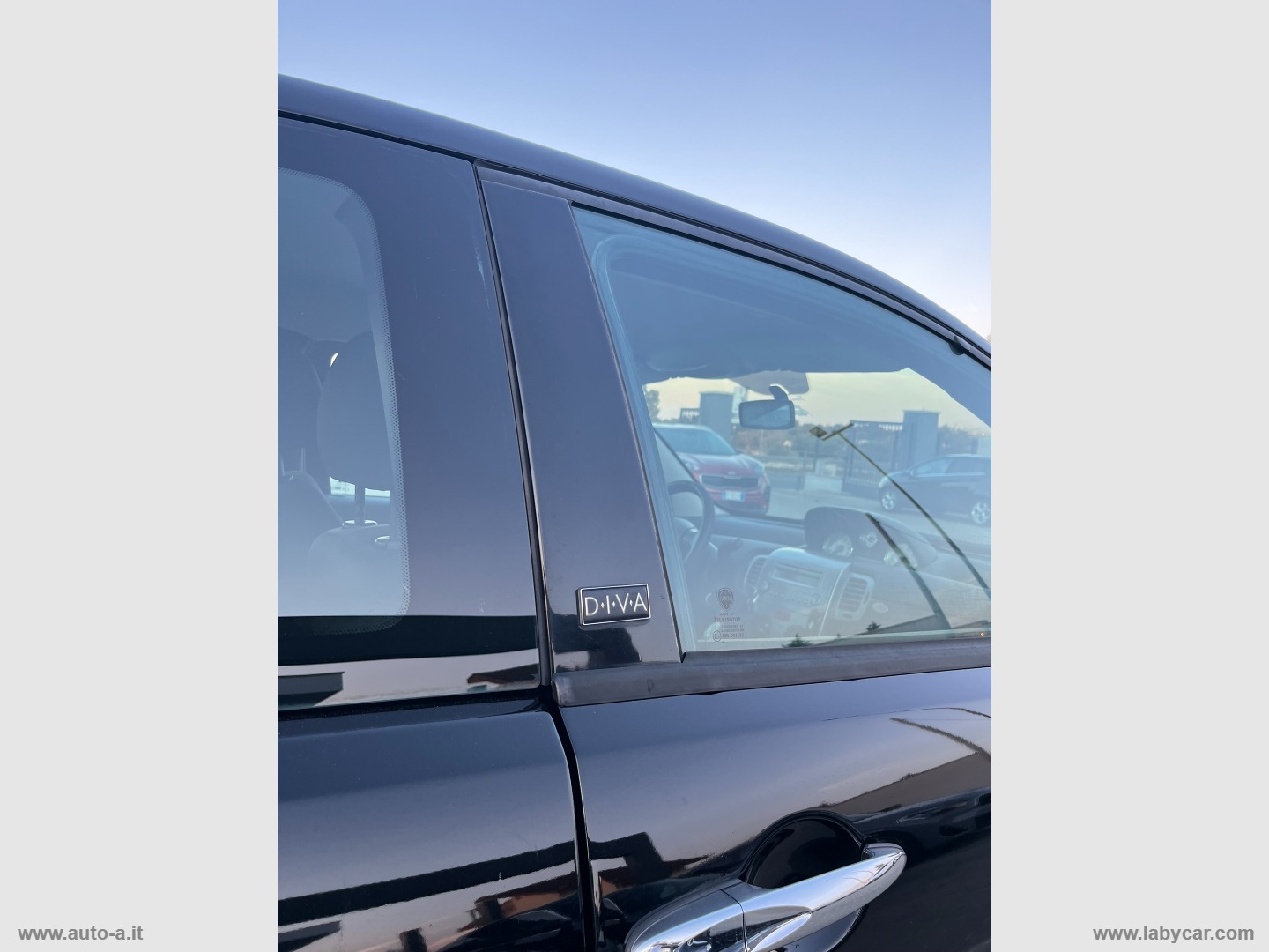 Ypsilon 1.2 69 CV Platinum - immagine 4