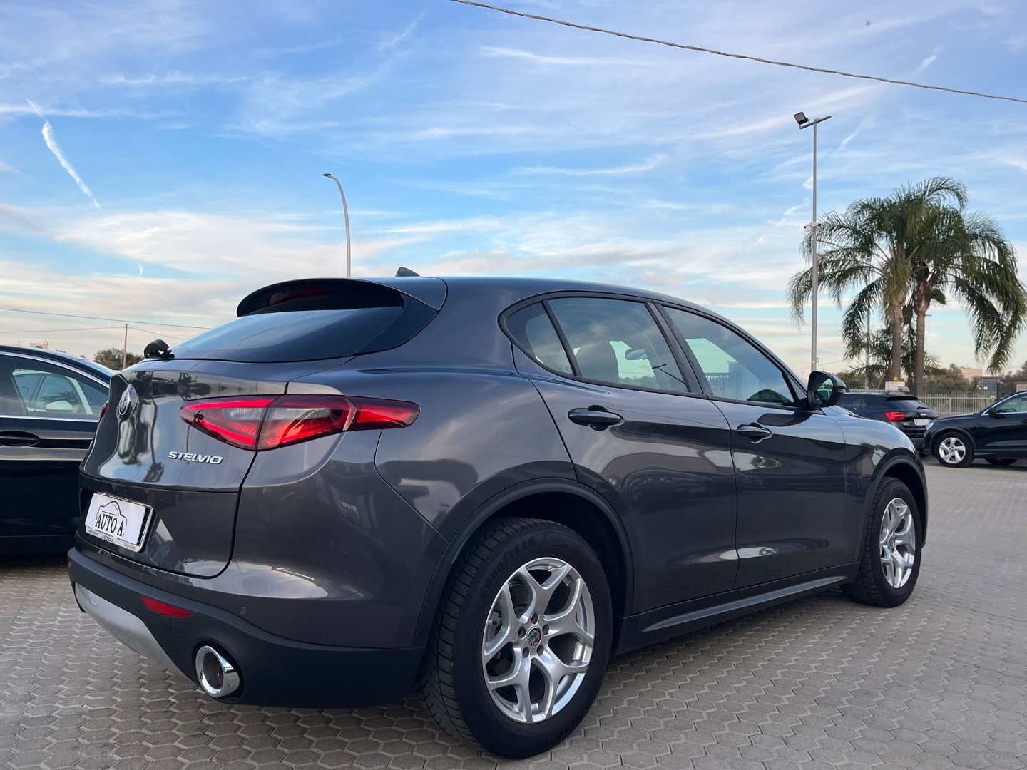 Stelvio 2.2 T.diesel 190 CV AT8 Q4 BUSINESS - immagine 4