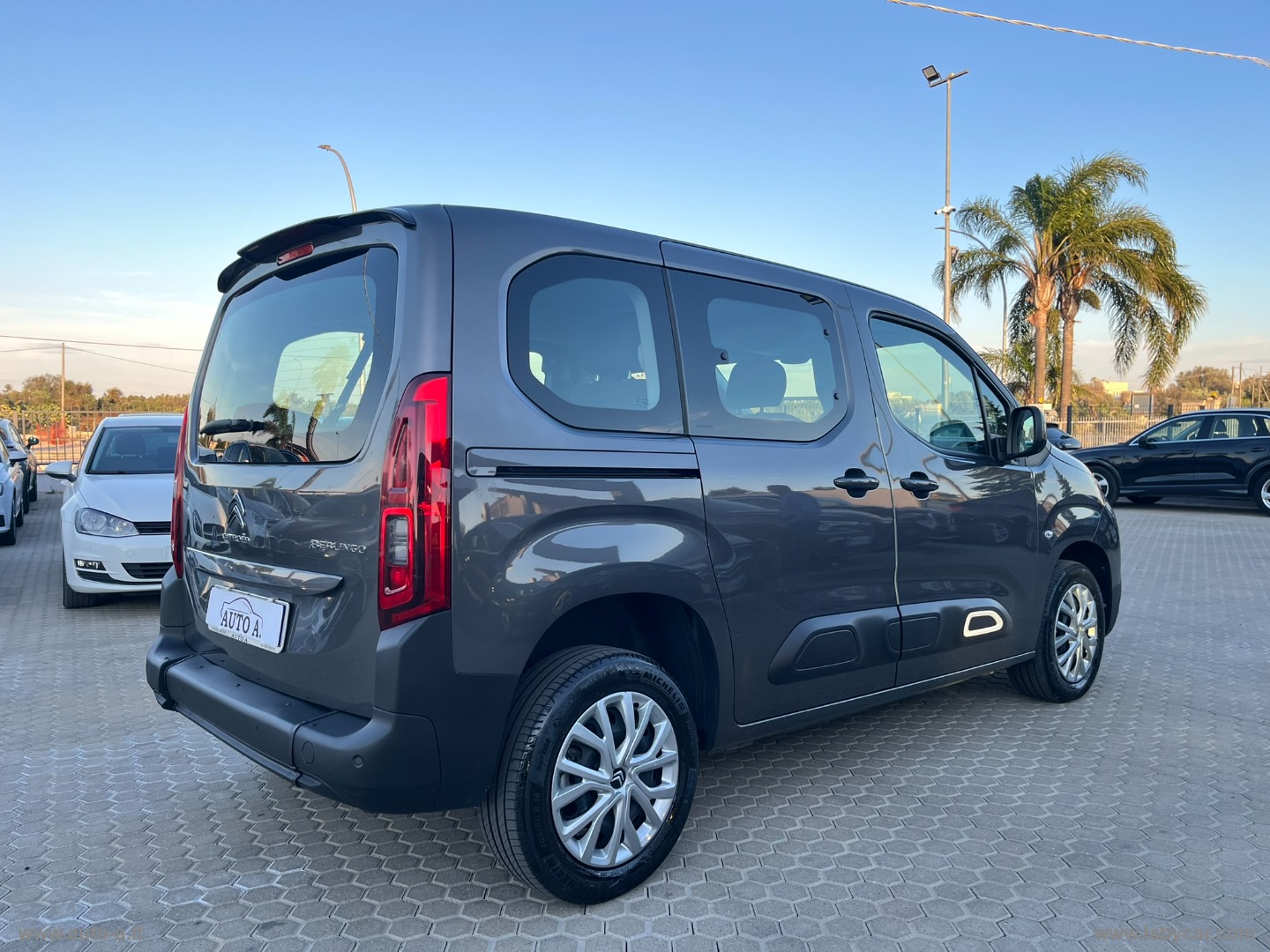 Berlingo BlueHDi 100 S&S SHINE TRASPORTO DISABILI - immagine 4