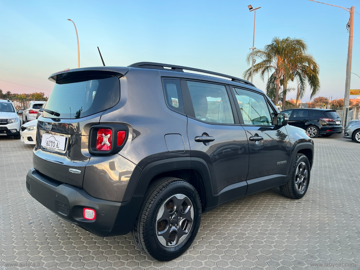 Renegade 1.6 Mjt 120CV Longitude - immagine 4