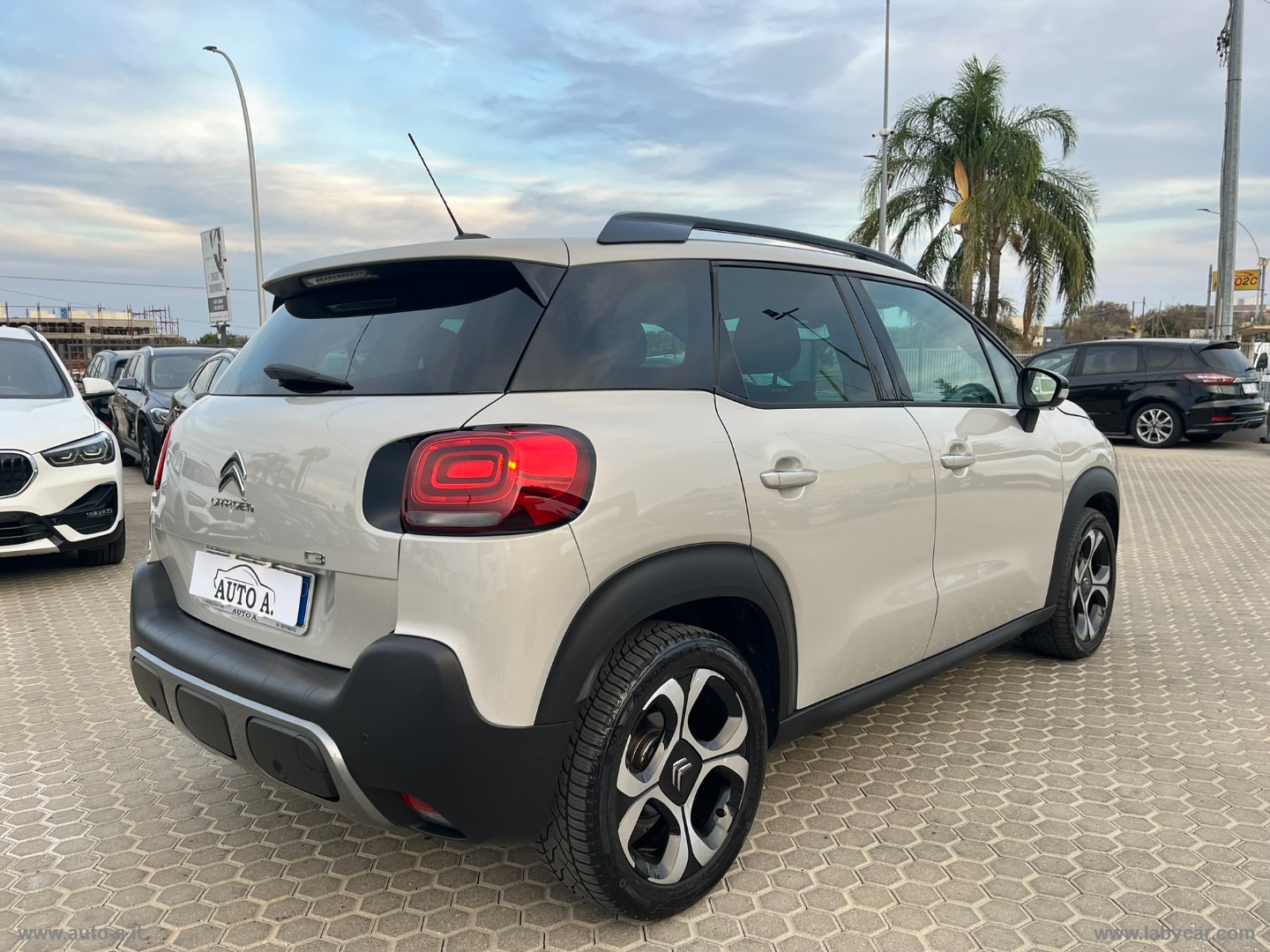 C3 Aircross BlueHDi 100 Shine - immagine 4