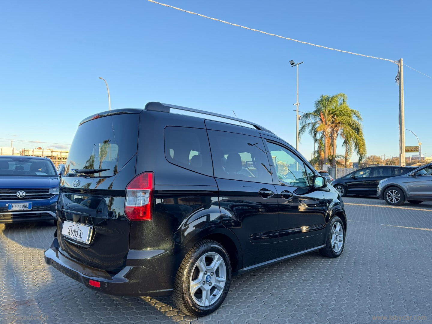 Tourneo Courier 1.0 EcoBoost 100 CV TITANIUM - immagine 4