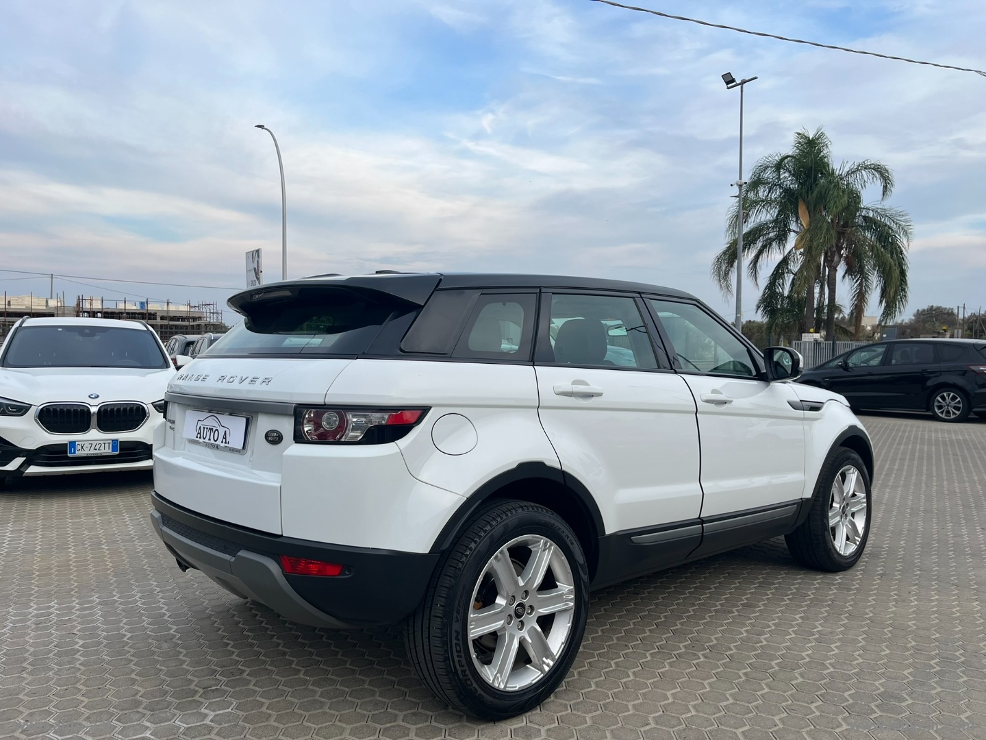 RR Evoque 2.2 TD4 5p. Prestige - immagine 4